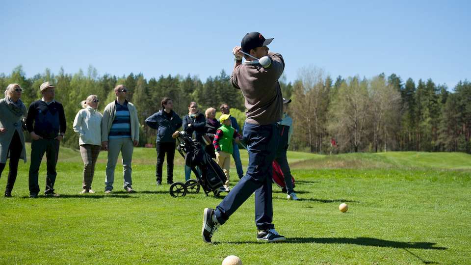 Buy 6 green fees for a special price!