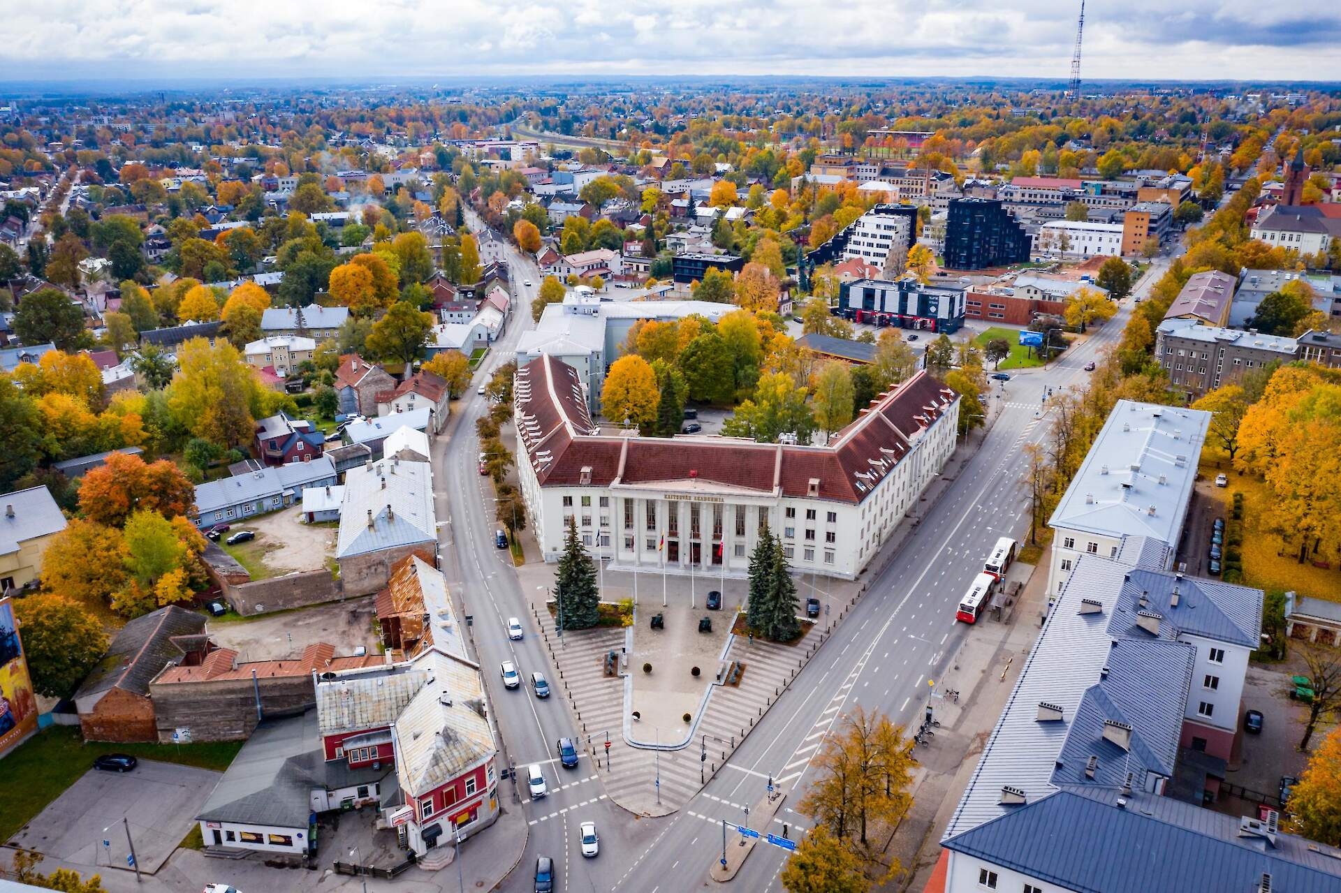 The Baltic Defence College (BALTDEFCOL) is an international professional military education institution located at Riia 12, Tartu. It provides higher-level military education to officers, non-commissioned officers (NCOs), and civil servants from Estonia, Latvia, Lithuania, Allied nations, and partner countries. Its programmes focus on operational- and strategic-level leadership, security and defence policy, and the development of professional competence across the defence sector. BALTDEFCOL is a NATO-accredited education and training facility, recognised for its multinational faculty, rigorous academic standards, and close cooperation with defence institutions across Europe and beyond. Shared Campus at Riia 12 The Baltic Defence College shares its premises with two Estonian defence institutions: The Estonian Military Academy is Estonia's national institution responsible for the education and professional development of officers and NCOs of the Estonian Defence Forces. The Estonian Defence League Tartu HQ serves as the regional base for the country's volunteer defence organisation. Together, these three institutions form a distinctive defence education and cooperation hub in the heart of Tartu.