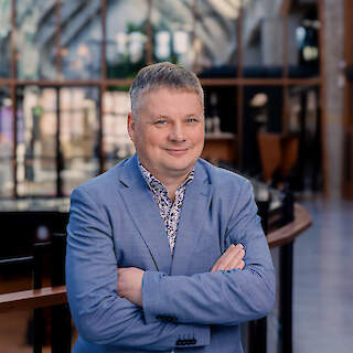 Äripäeva peatoimetaja asetäitja